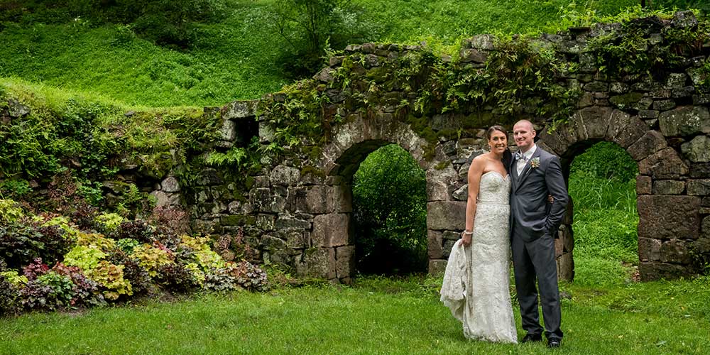 Elizabethtown Victorian Wedding couple ruins