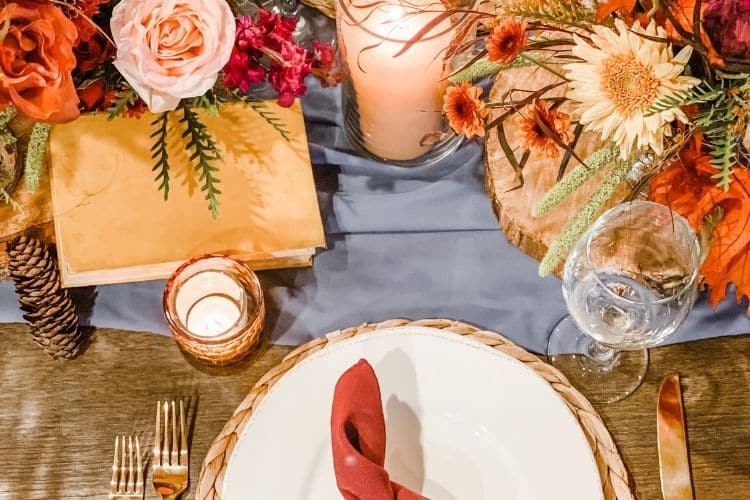 6 Easy Steps to Create the Perfect Thanksgiving Table Design, floral designs and Thanksgiving table decorations 